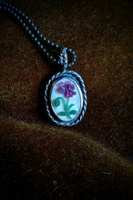 Load image into Gallery viewer, Flower Cameo Necklace