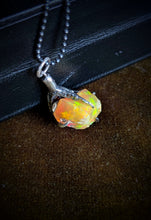 Load image into Gallery viewer, Gemstone Crow Claws