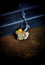 Load image into Gallery viewer, Gemstone Crow Claws